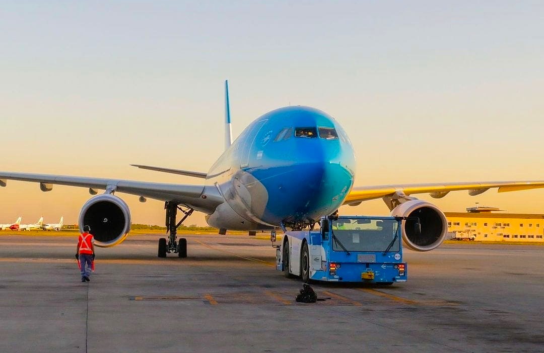 Argentine government has decided to take measures to speed up the process of privatization of Aerolíneas Argentinas .